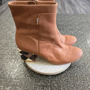 🐢 Toms Emmy 10014193 Womens Brown Nubuck Zipper Ankle &amp; Booties Boots Size W6