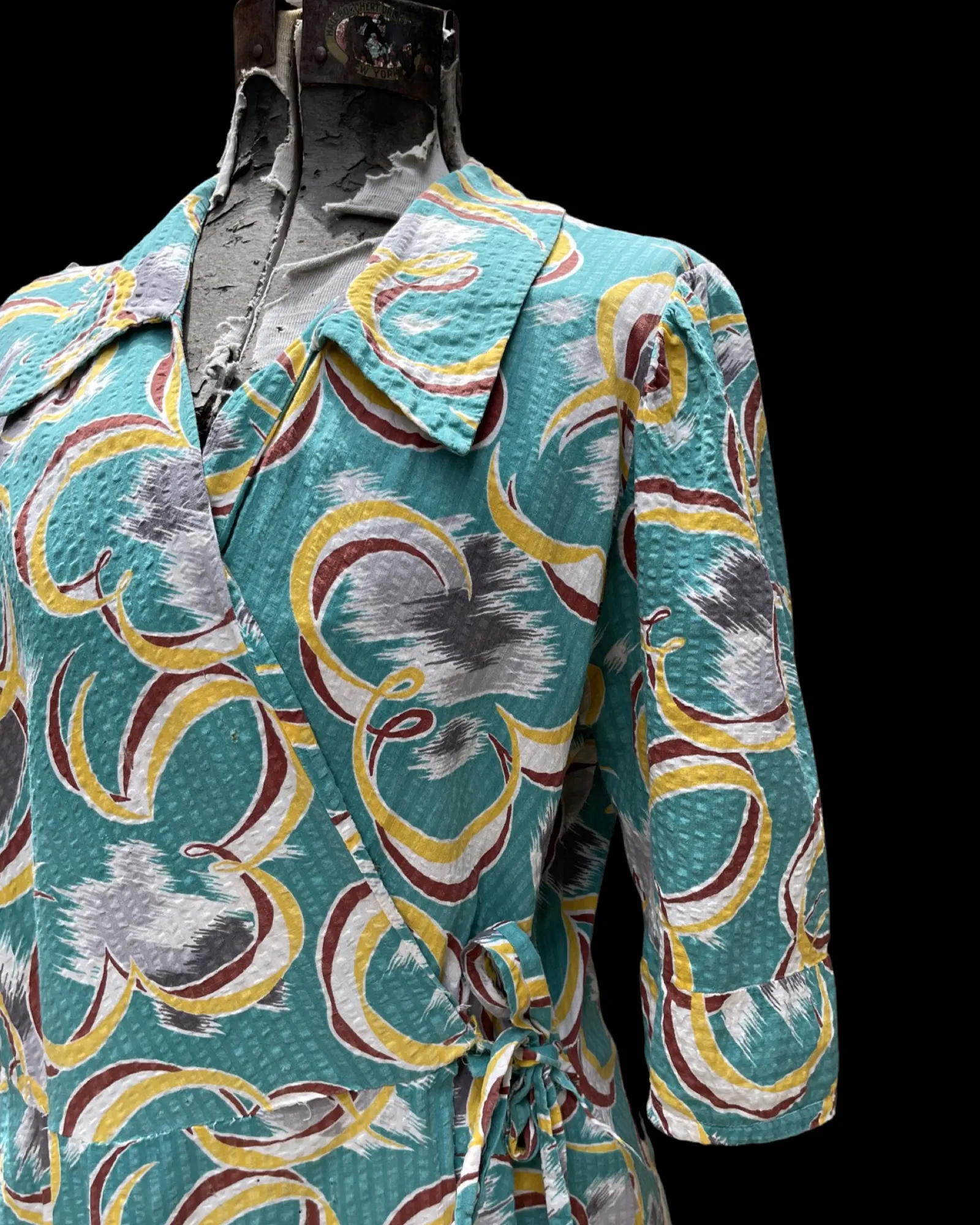 1930s Dagger Collar Abstract Seersucker Wrap Dress