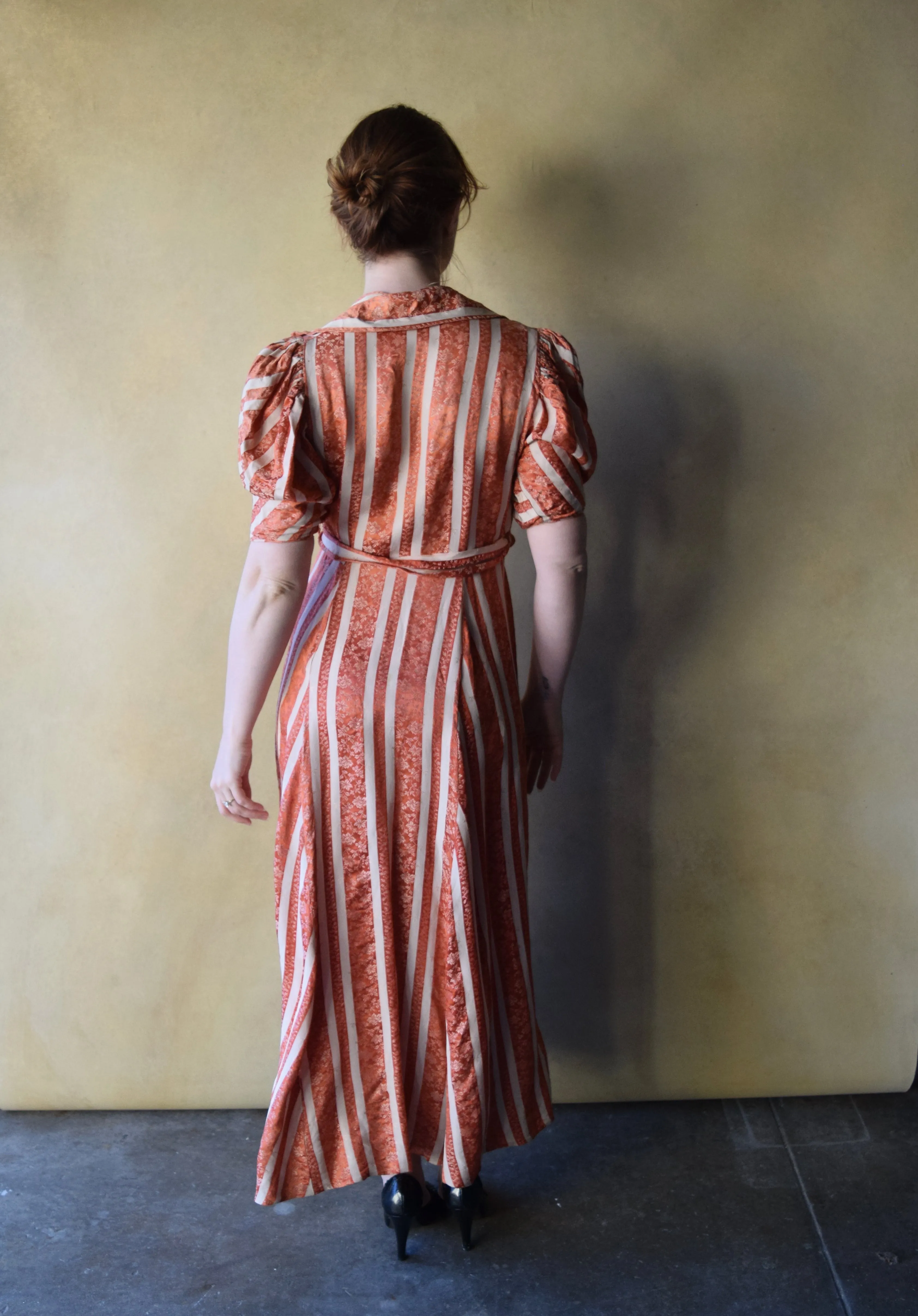1930s dressing gown . vintage 30s puff sleeve dress . size xs to s/m