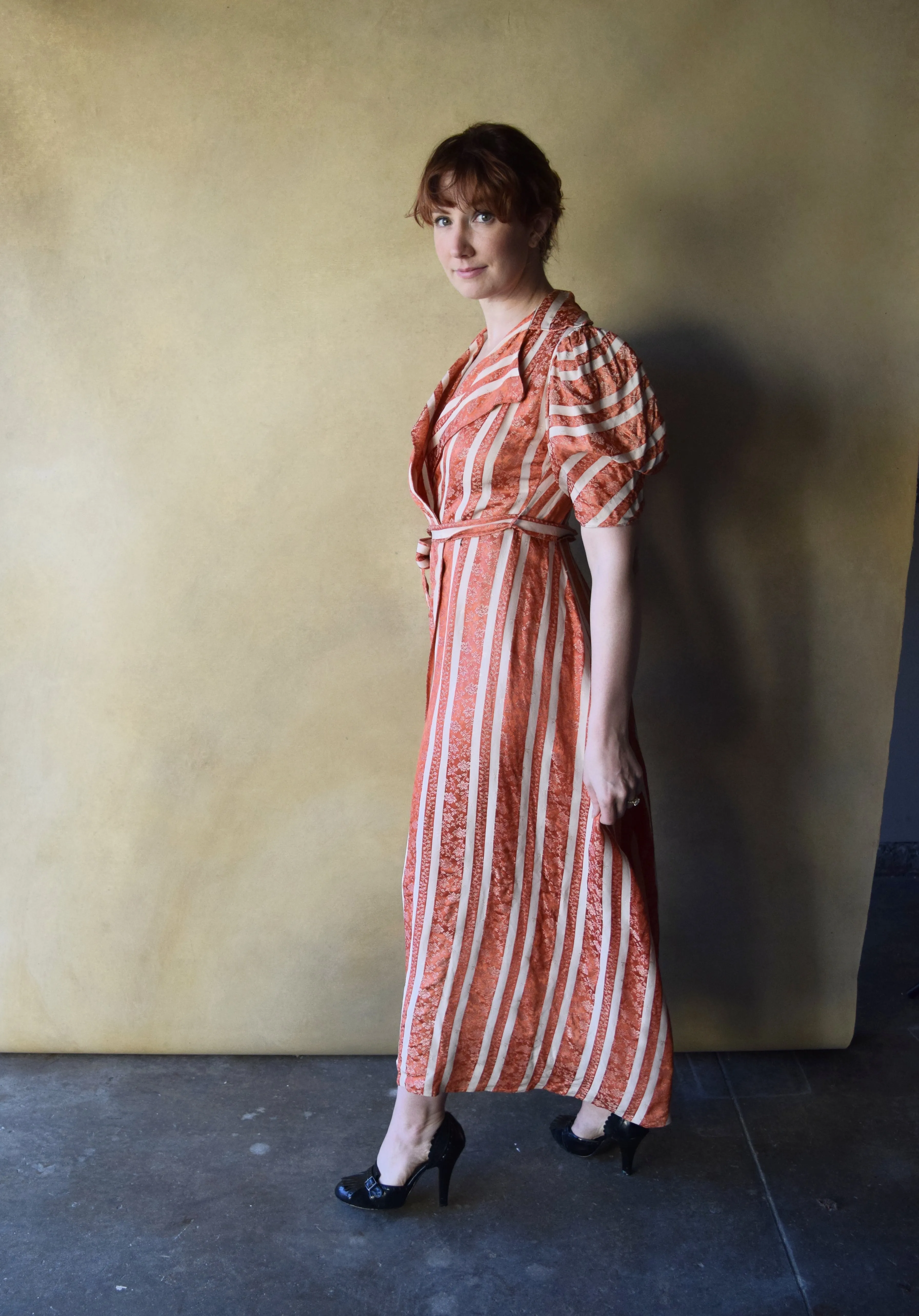 1930s dressing gown . vintage 30s puff sleeve dress . size xs to s/m