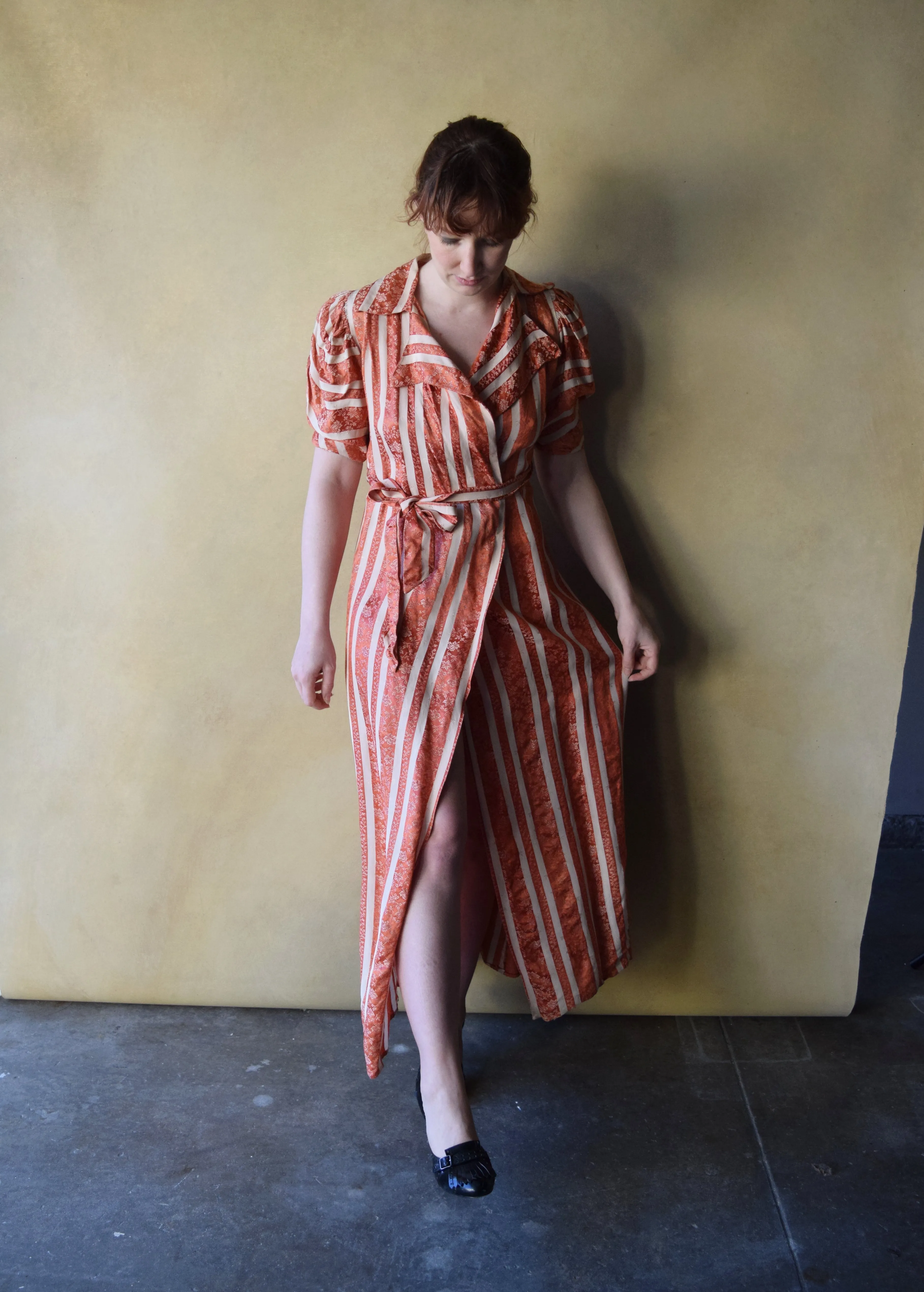 1930s dressing gown . vintage 30s puff sleeve dress . size xs to s/m