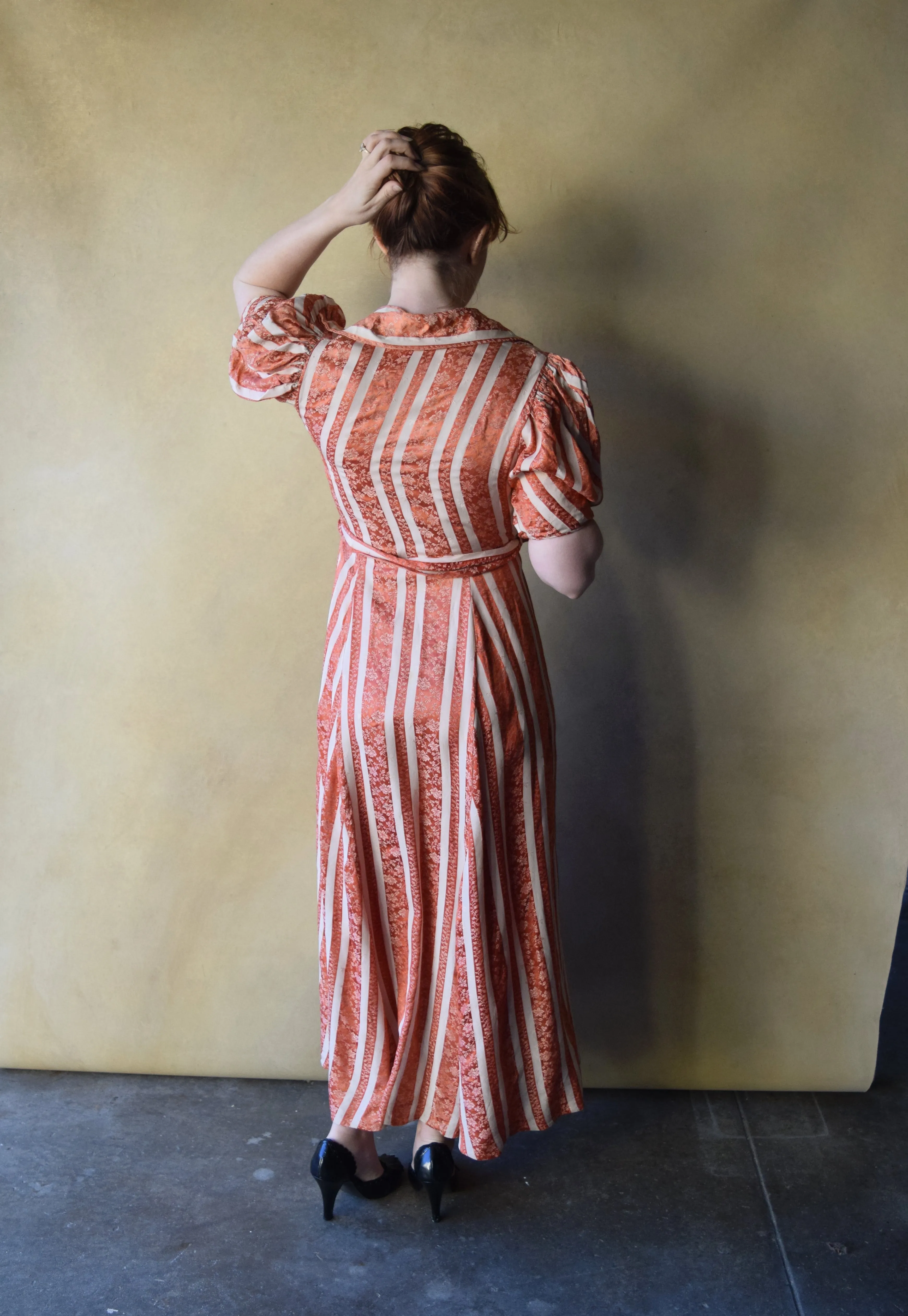 1930s dressing gown . vintage 30s puff sleeve dress . size xs to s/m