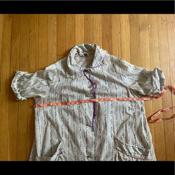 50s Vintage Sheer Short Sleeved Robe Dressing Gown.