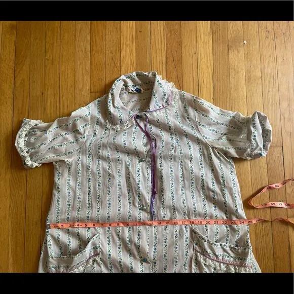 50s Vintage Sheer Short Sleeved Robe Dressing Gown.