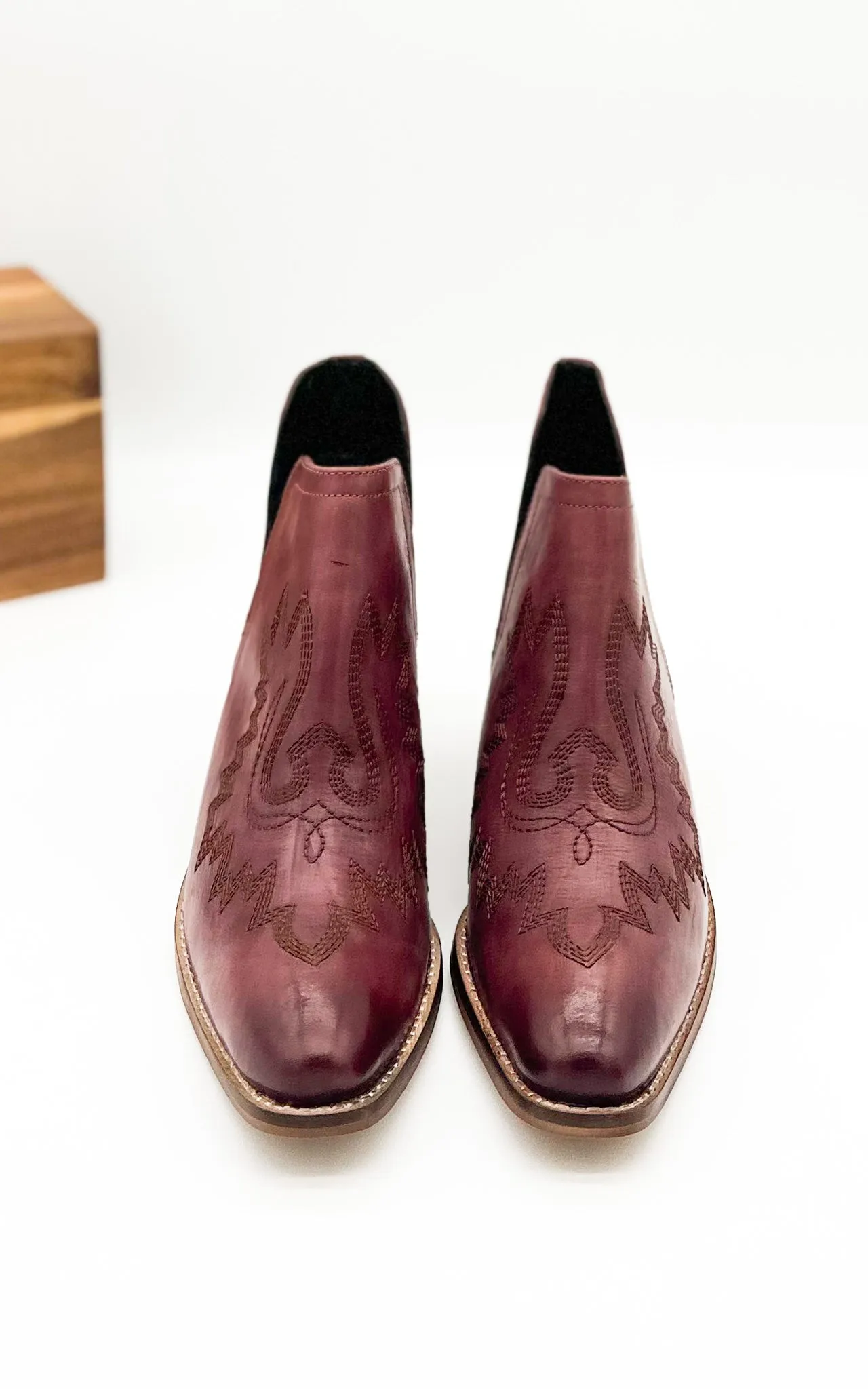Bertie Kickin' Booties – Burgundy Leather, Western Embroidery