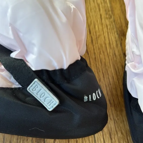 BNWT Bloch kids PINK warm up booties