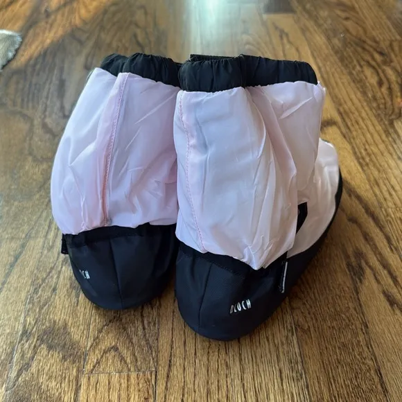 BNWT Bloch kids PINK warm up booties