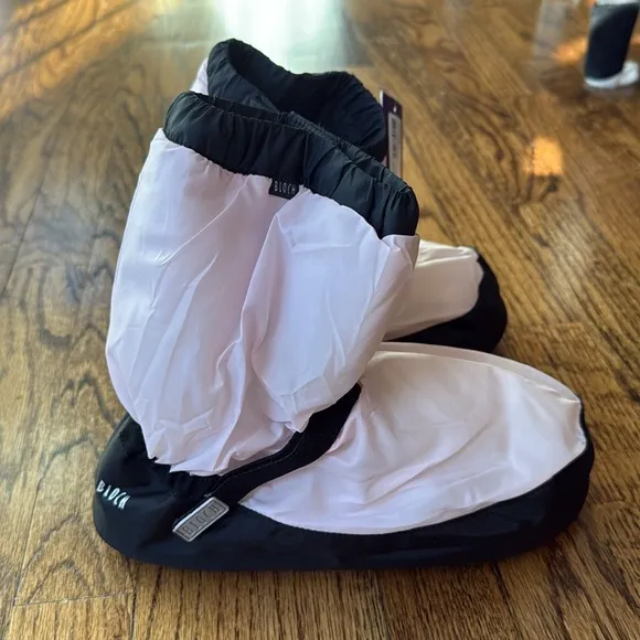 BNWT Bloch kids PINK warm up booties