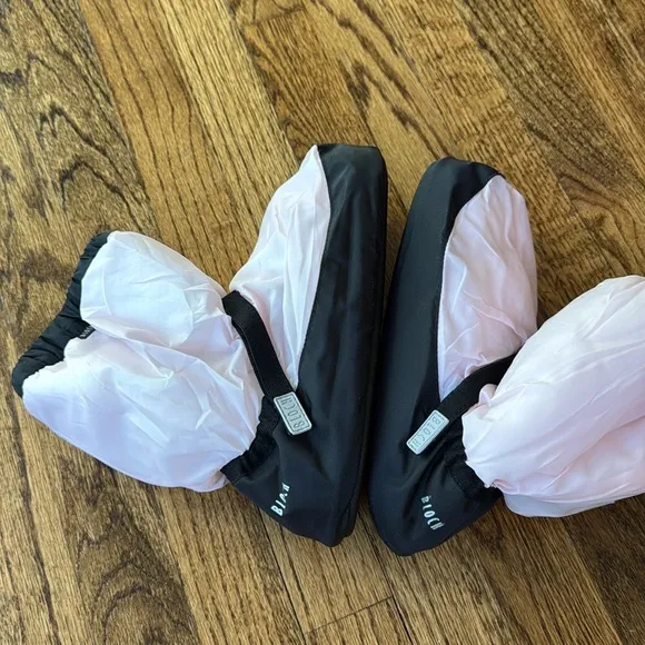 BNWT Bloch kids PINK warm up booties