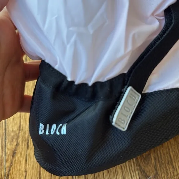 BNWT Bloch kids PINK warm up booties