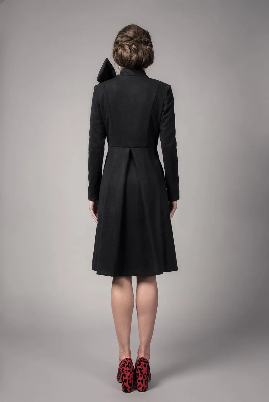 Bow coat