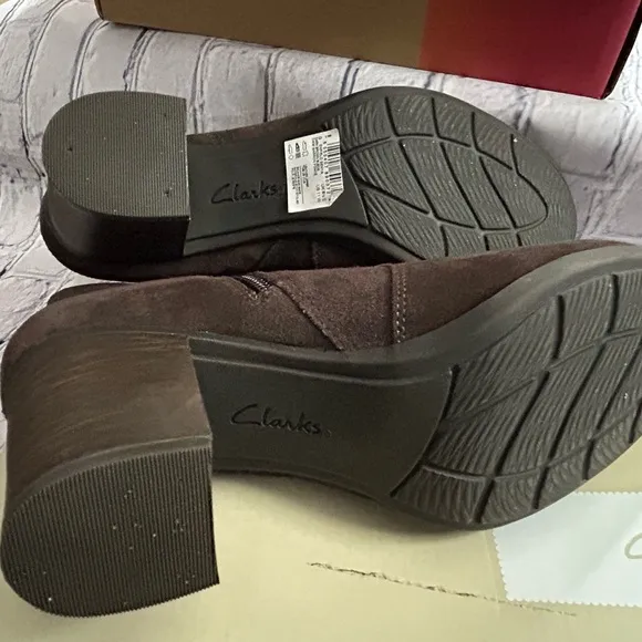 Brown Suede Ankle Zip Booties NEW by Clarks Size 11W New