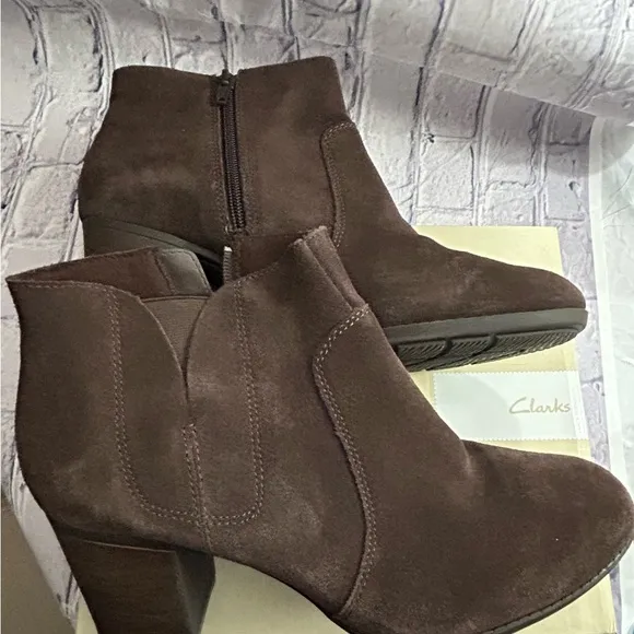 Brown Suede Ankle Zip Booties NEW by Clarks Size 11W New