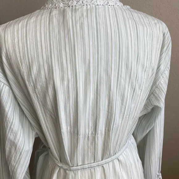 Eileen West cotton light striped robe