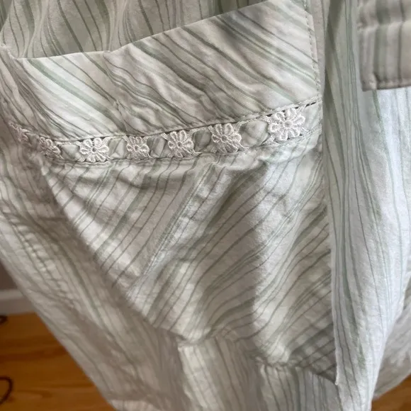 Eileen West cotton light striped robe
