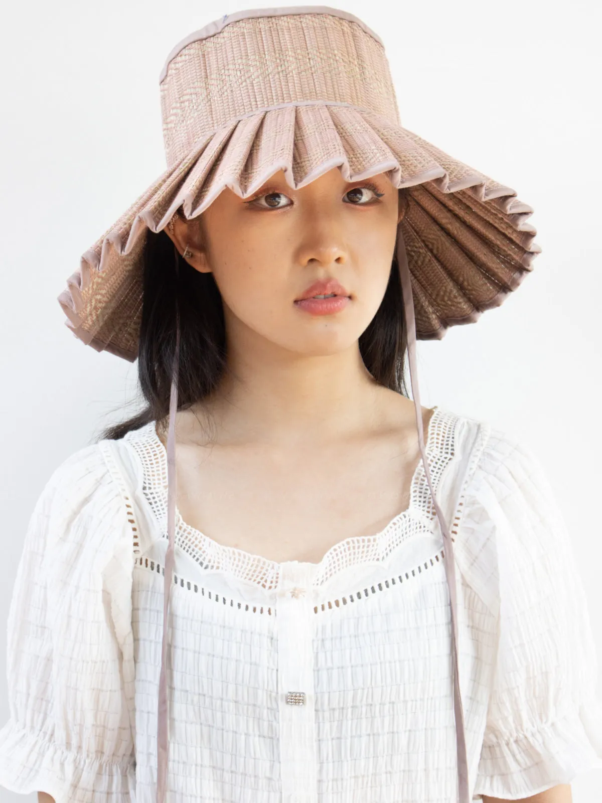 Flores Bungalow Capri Hat ::RET