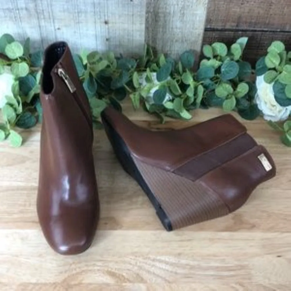 Kenneth Cole New York Women's Marcy Ankle Boot size 7
