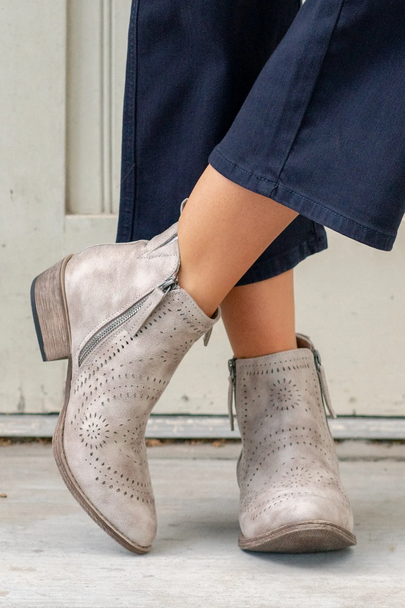 Lisette Ankle Boots - Cream