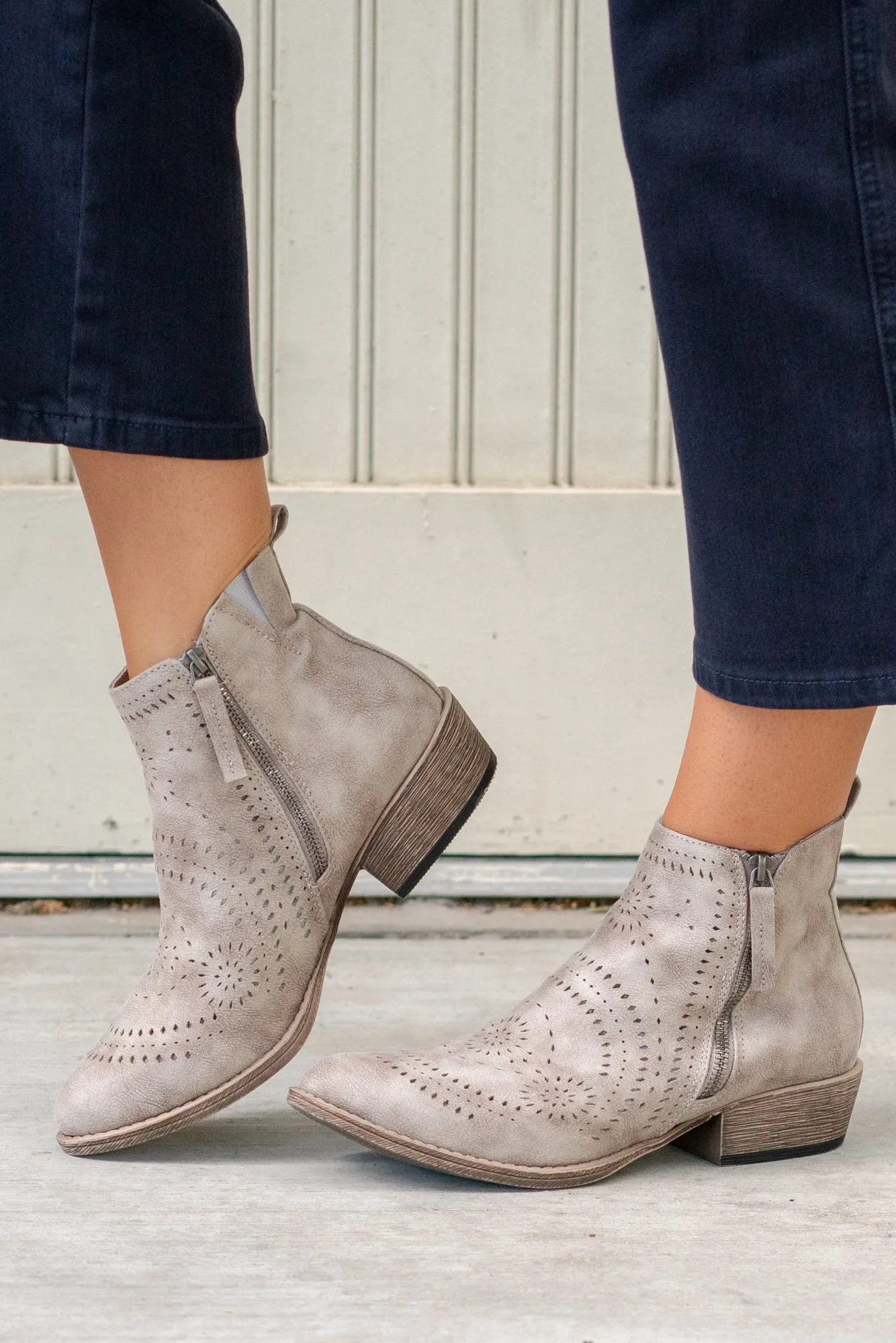 Lisette Ankle Boots - Cream