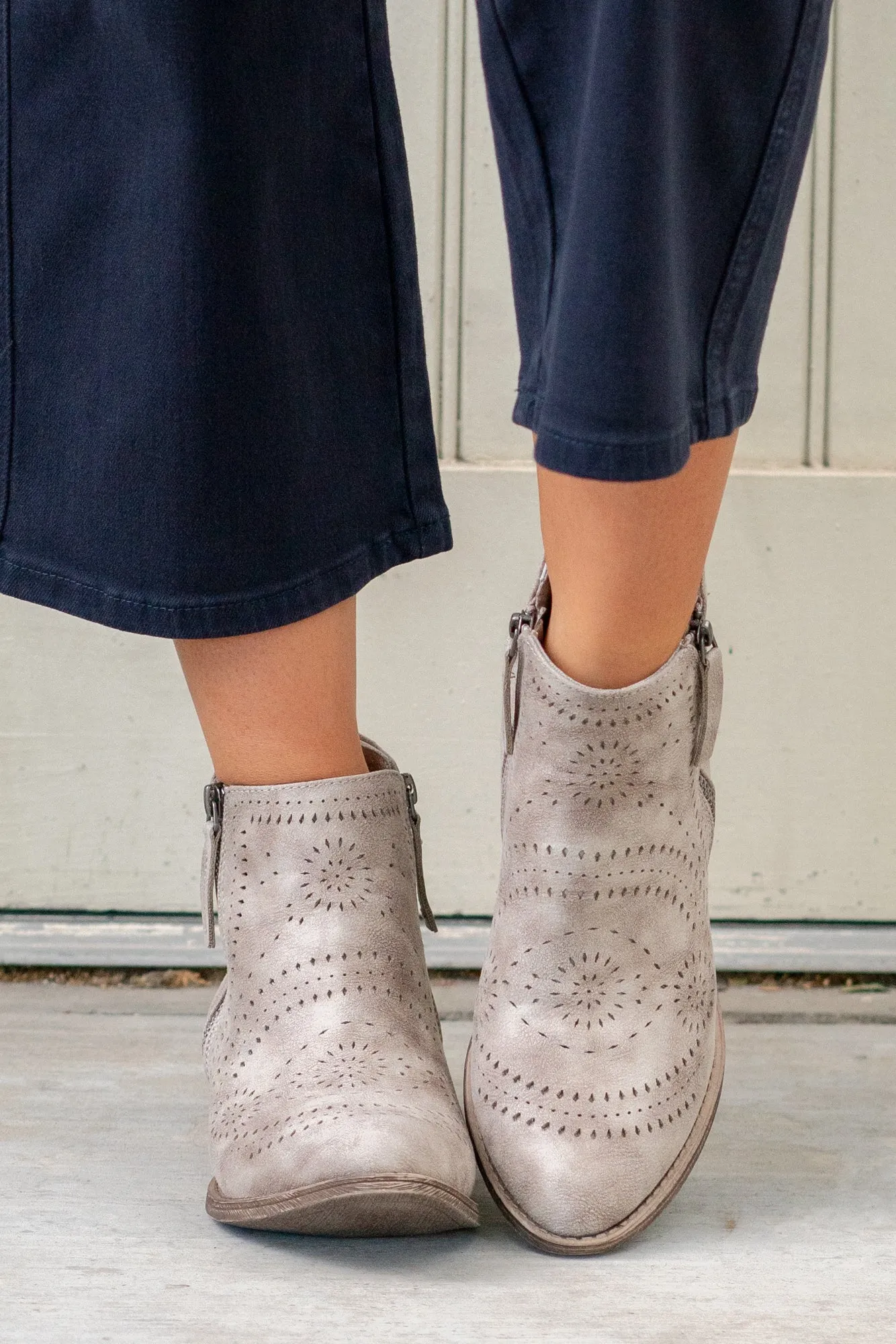 Lisette Ankle Boots - Cream