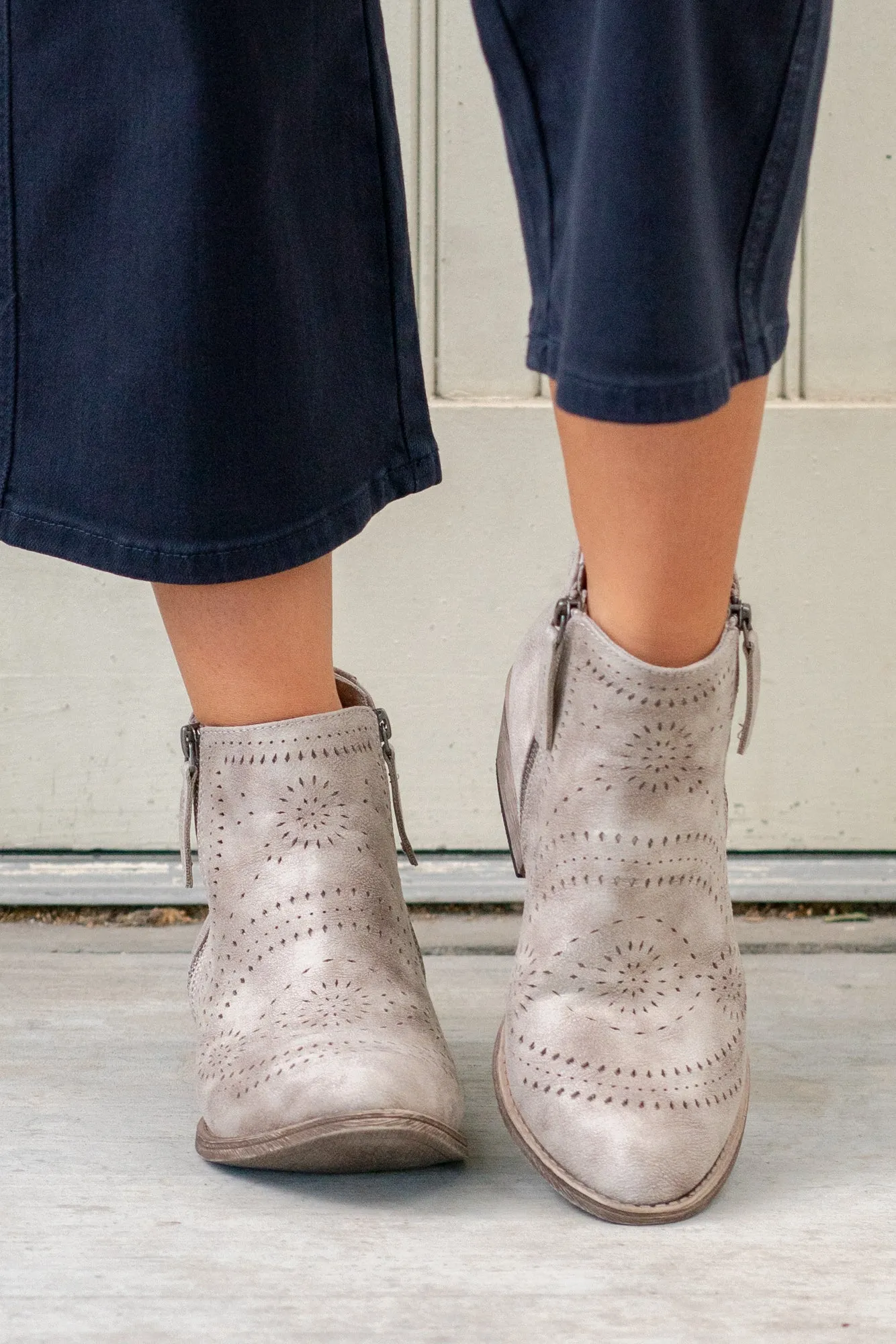Lisette Ankle Boots - Cream