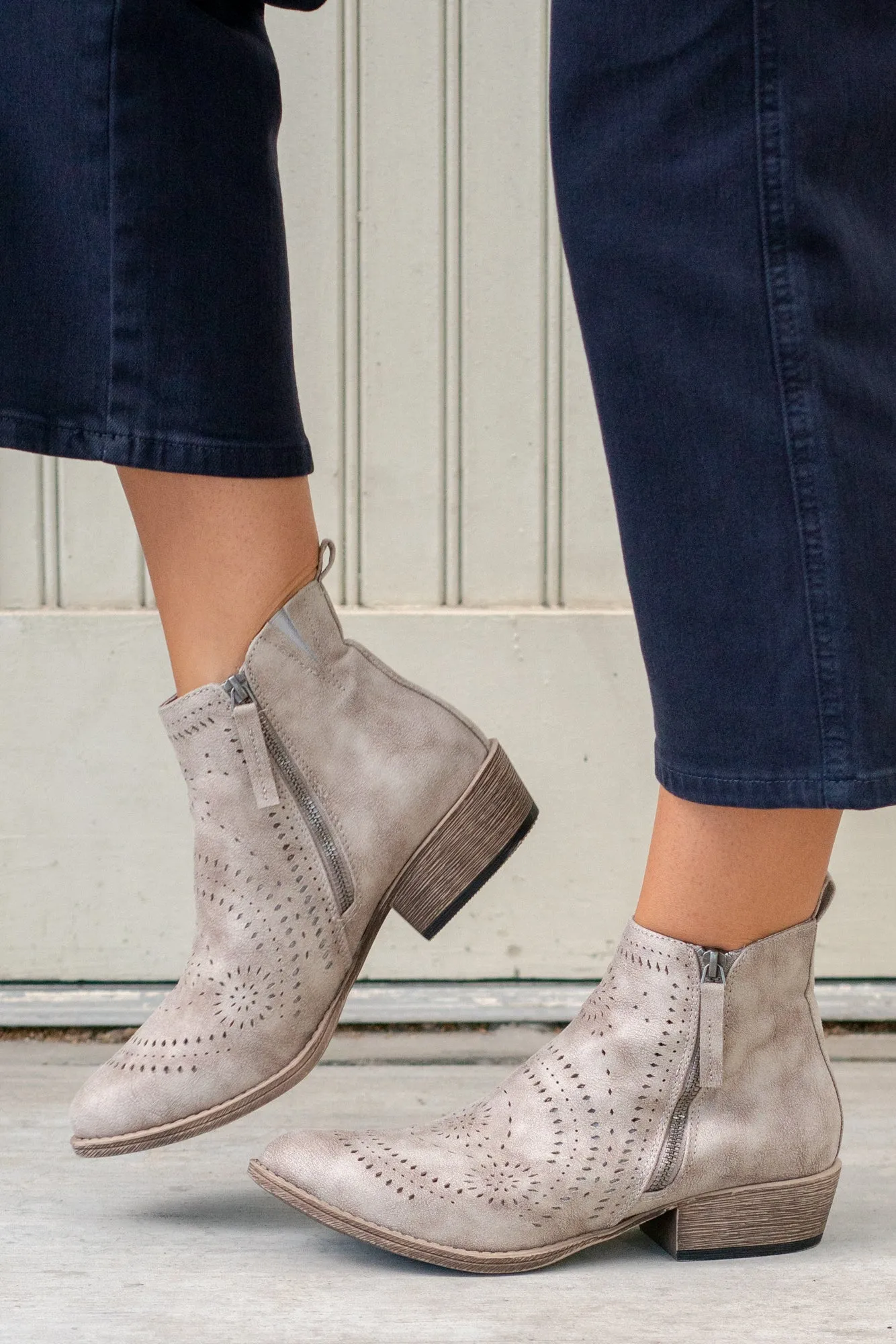 Lisette Ankle Boots - Cream