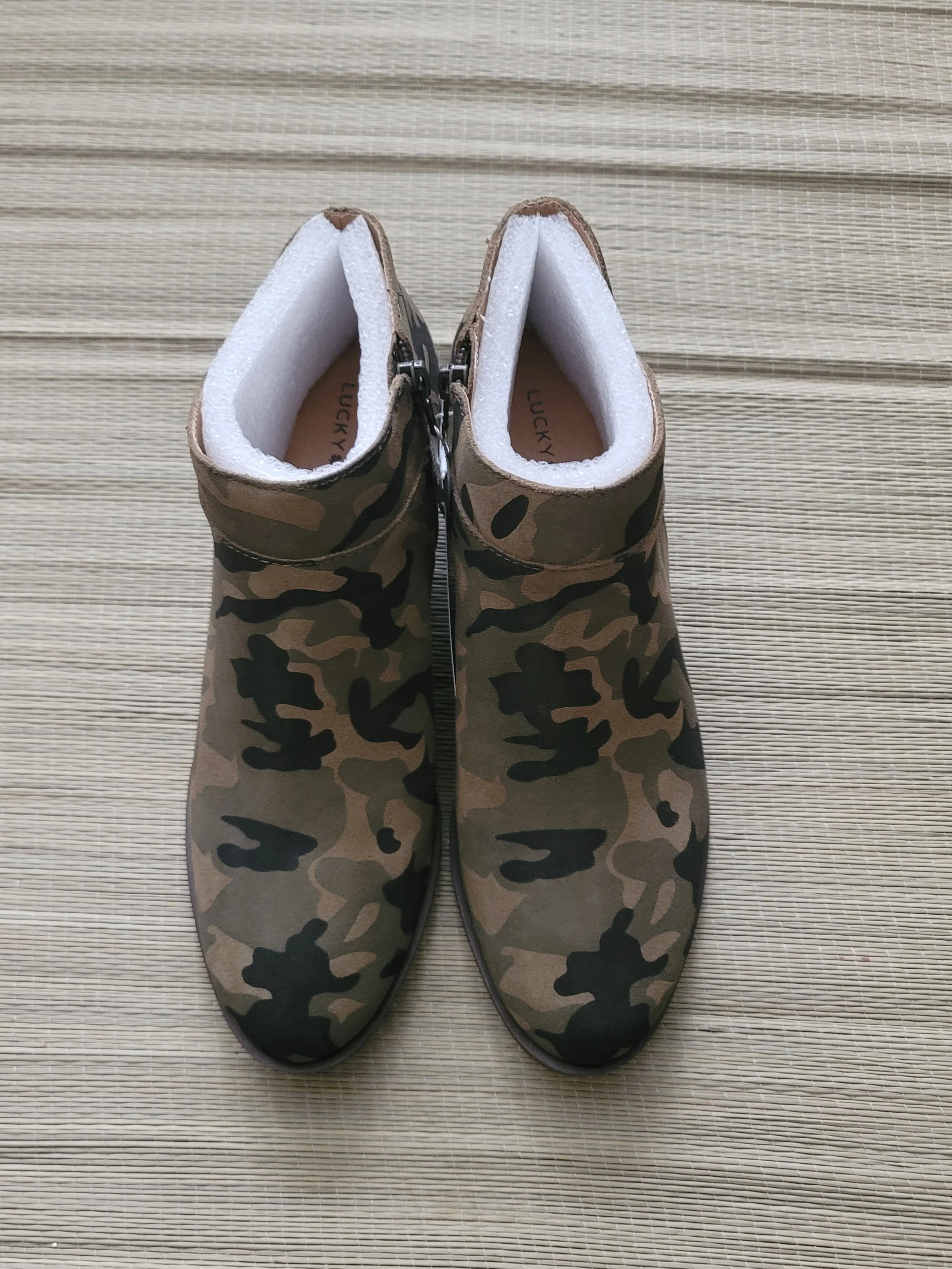 Lucky Brand Brintly2 Green Camo Print Suede Heel Booties Size 10