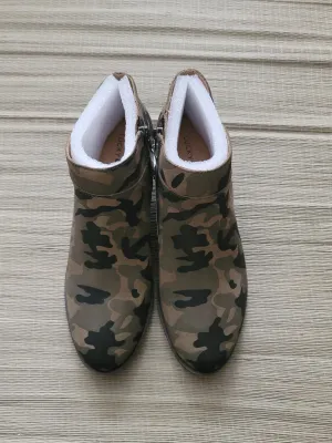 Lucky Brand Brintly2 Green Camo Print Suede Heel Booties Size 10