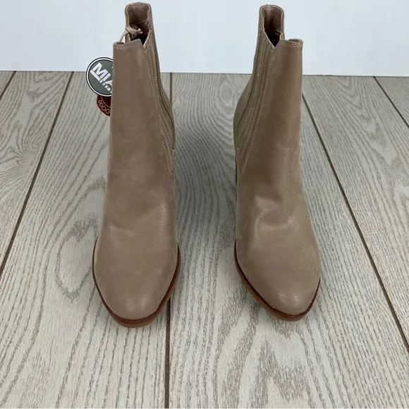 Mia Santos Western Style Ankle Booties 10M Stone (tan) $100 Brussels Polyurethan