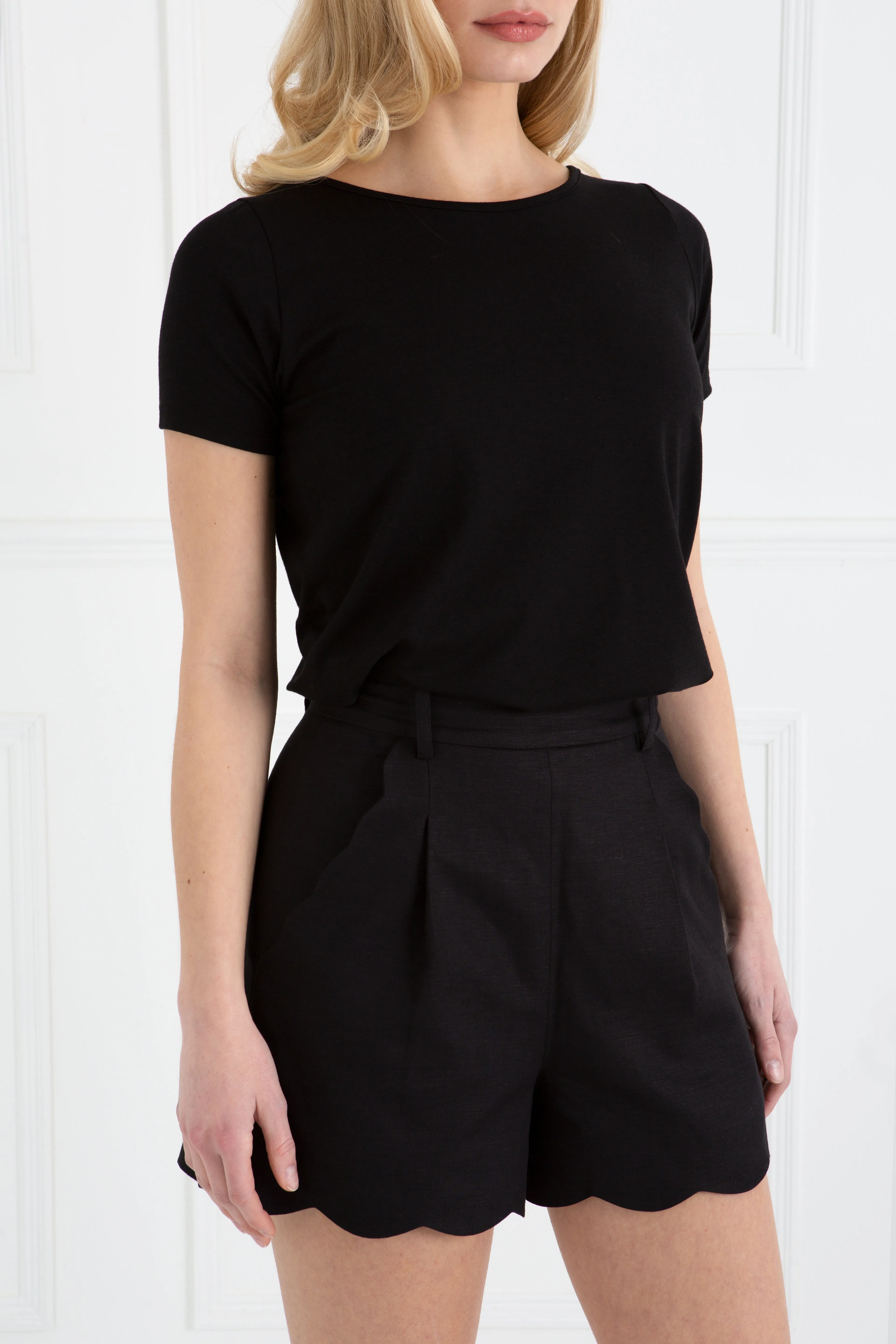 "The Victoria" - T-shirt (Black)
