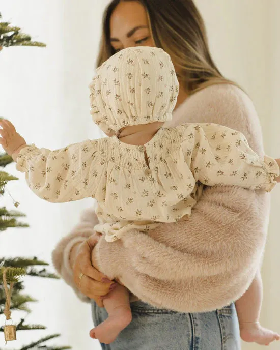 SALE - QUINCY MAE WOVEN RUFFLE BONNET || HOLLY BERRY