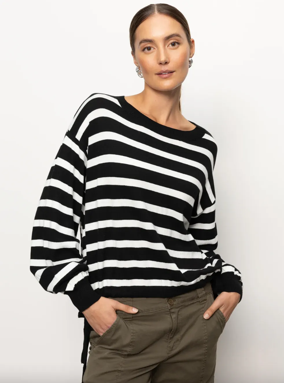Side Tie Sweater-Black/White