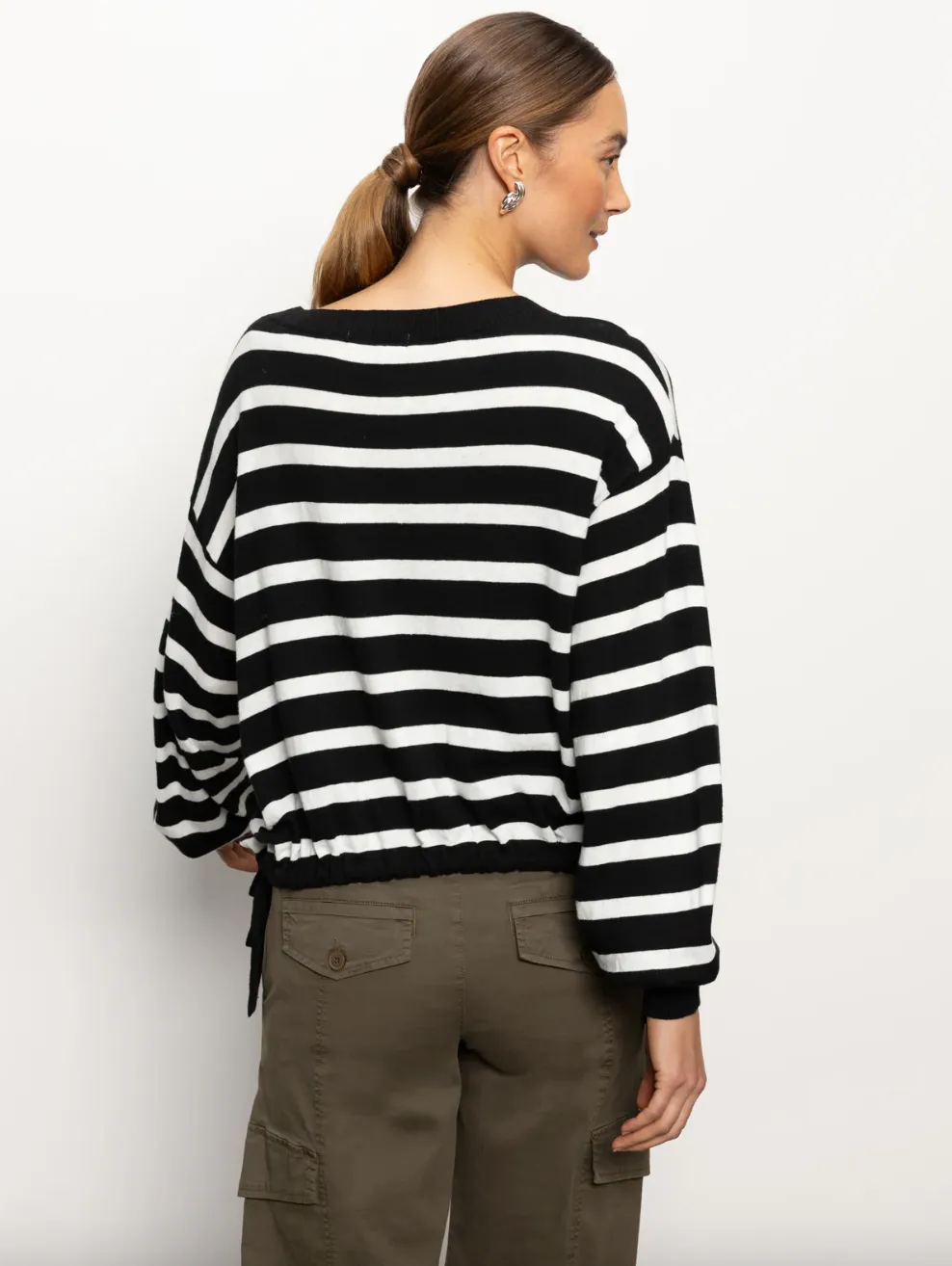 Side Tie Sweater-Black/White