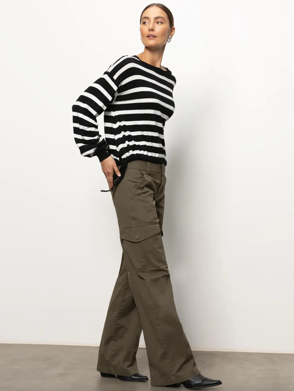 Side Tie Sweater-Black/White