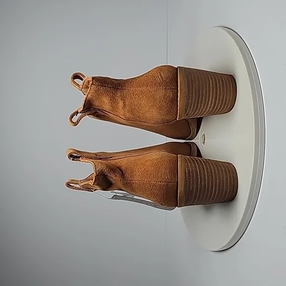 Toms Constance Booties Ankle Boots Stacked Heel Suede Leather Ortholite Tan 7.5