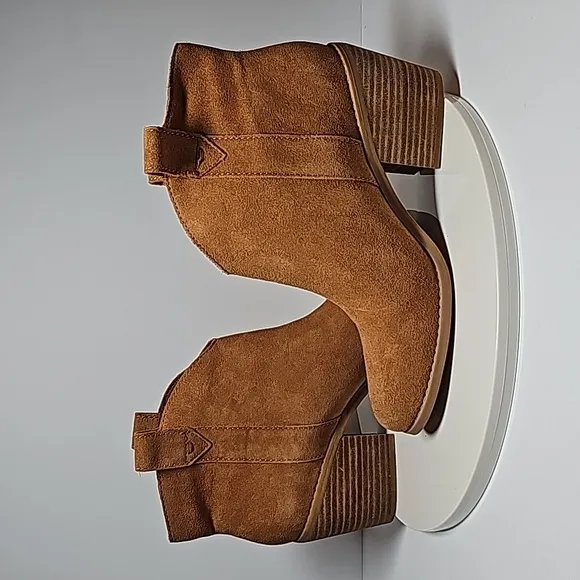 Toms Constance Booties Ankle Boots Stacked Heel Suede Leather Ortholite Tan 7.5